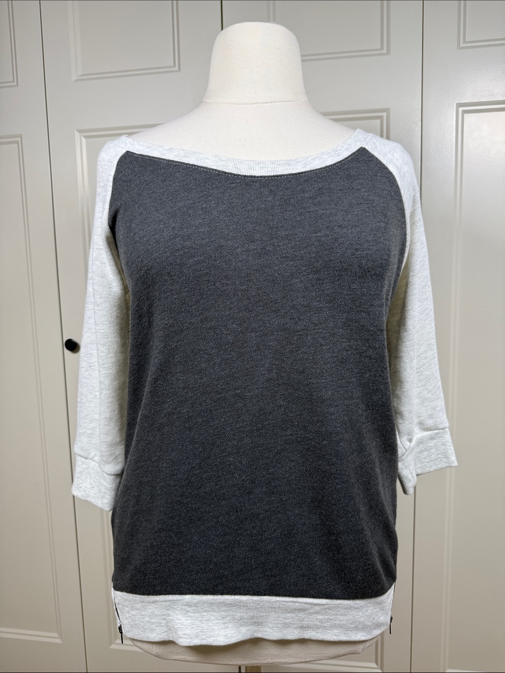Women’s Two-Tone Raglan Sweatshirt - Charcoal and Light Gray With Size Zippers